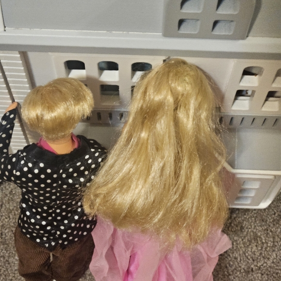 Princess Anneliese Barbie Doll in The Princess and The Pauper Works And Prince - Picture 7 of 7